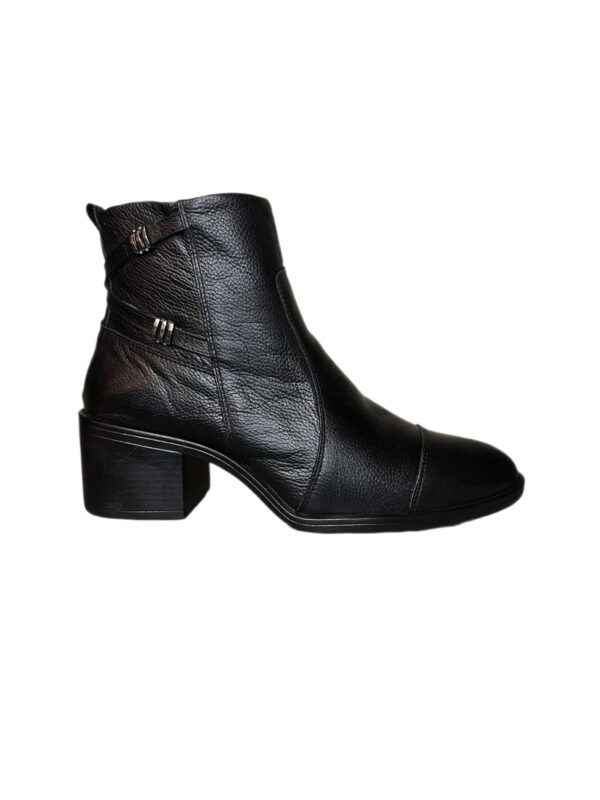 BOTA COURO PRETO ARMAZÉM K
