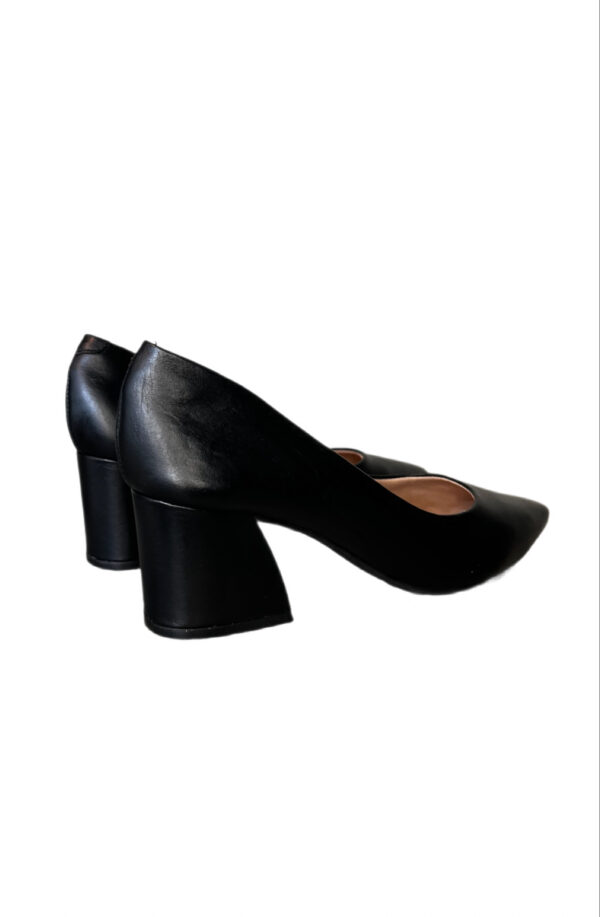 SCARPIN TABITA COURO PRETO SALTO BLOCO MEDIO - Imagem 3